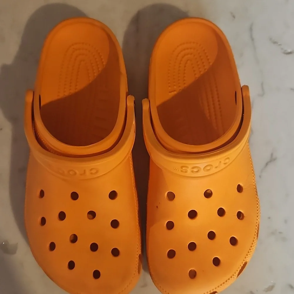 CROCS  Orange - Picture 2 of 3